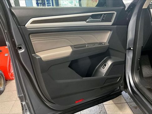 Used 2023 Volkswagen Atlas SE w/ Black Wheel Package AWD/4WD image 9