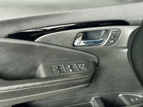 Used 2016 Honda Pilot Touring image 16