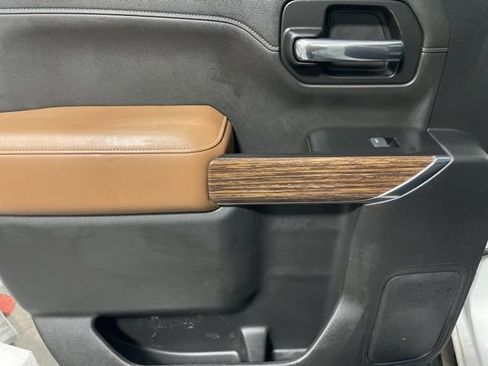 Used 2019 Chevrolet Silverado 1500 High Country w/ High Country Premium Package image 36