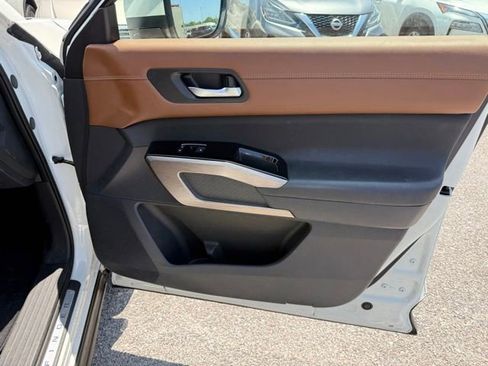 Used 2023 Nissan Pathfinder Platinum w/ Cargo Package AWD/4WD image 14