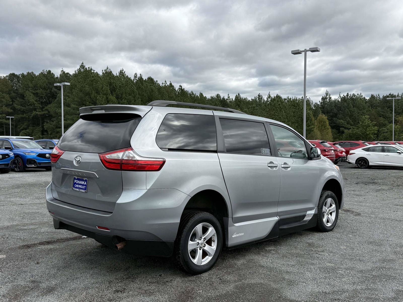 Used 2015 Toyota Sienna LE FWD image 2