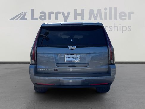 Used 2020 Cadillac Escalade Luxury w/ Escalade Sport Edition image 4