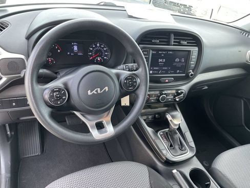 Used 2022 Kia Soul LX FWD image 9