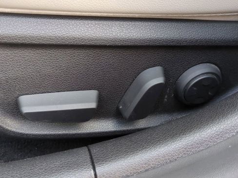 Used 2021 Genesis G70 2.0T image 18