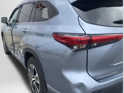 Used 2021 Toyota Highlander XLE