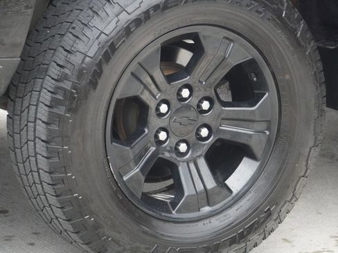 Used 2016 Chevrolet Silverado 1500 LT w/ Midnight Edition AWD/4WD image 21