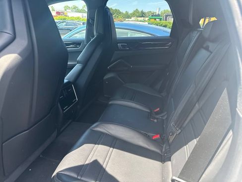 Certified 2023 Porsche Cayenne AWD/4WD image 6