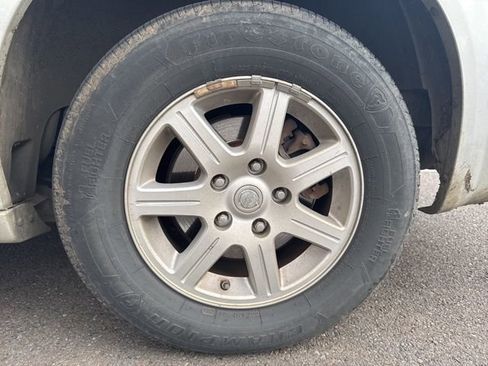 Used 2010 Chrysler Town & Country Touring image 9