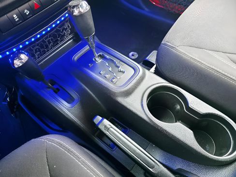 Used 2014 Jeep Wrangler Rubicon w/ Power Convenience Group image 29