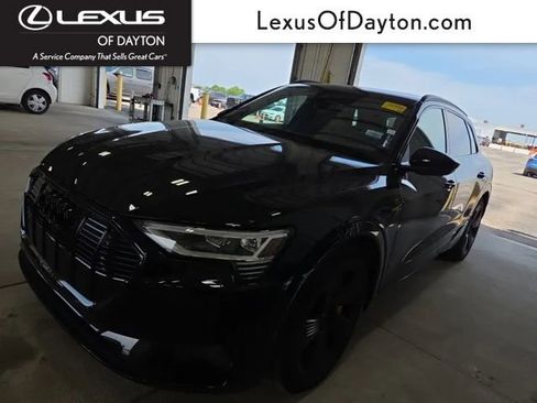 Used 2023 Audi e-tron Premium Plus AWD/4WD image 1