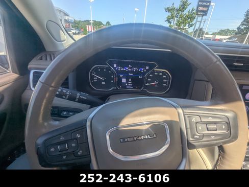Used 2021 GMC Yukon XL Denali w/ Denali Premium Package AWD/4WD image 18