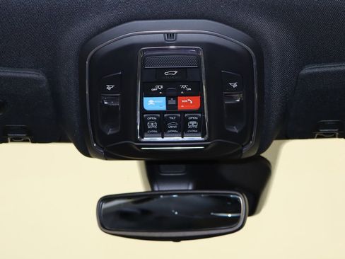 Used 2023 Jeep Grand Cherokee L Limited AWD/4WD image 28