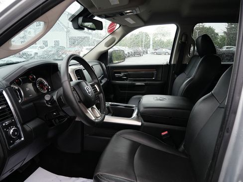 Used 2017 RAM 1500 Laramie AWD/4WD image 10