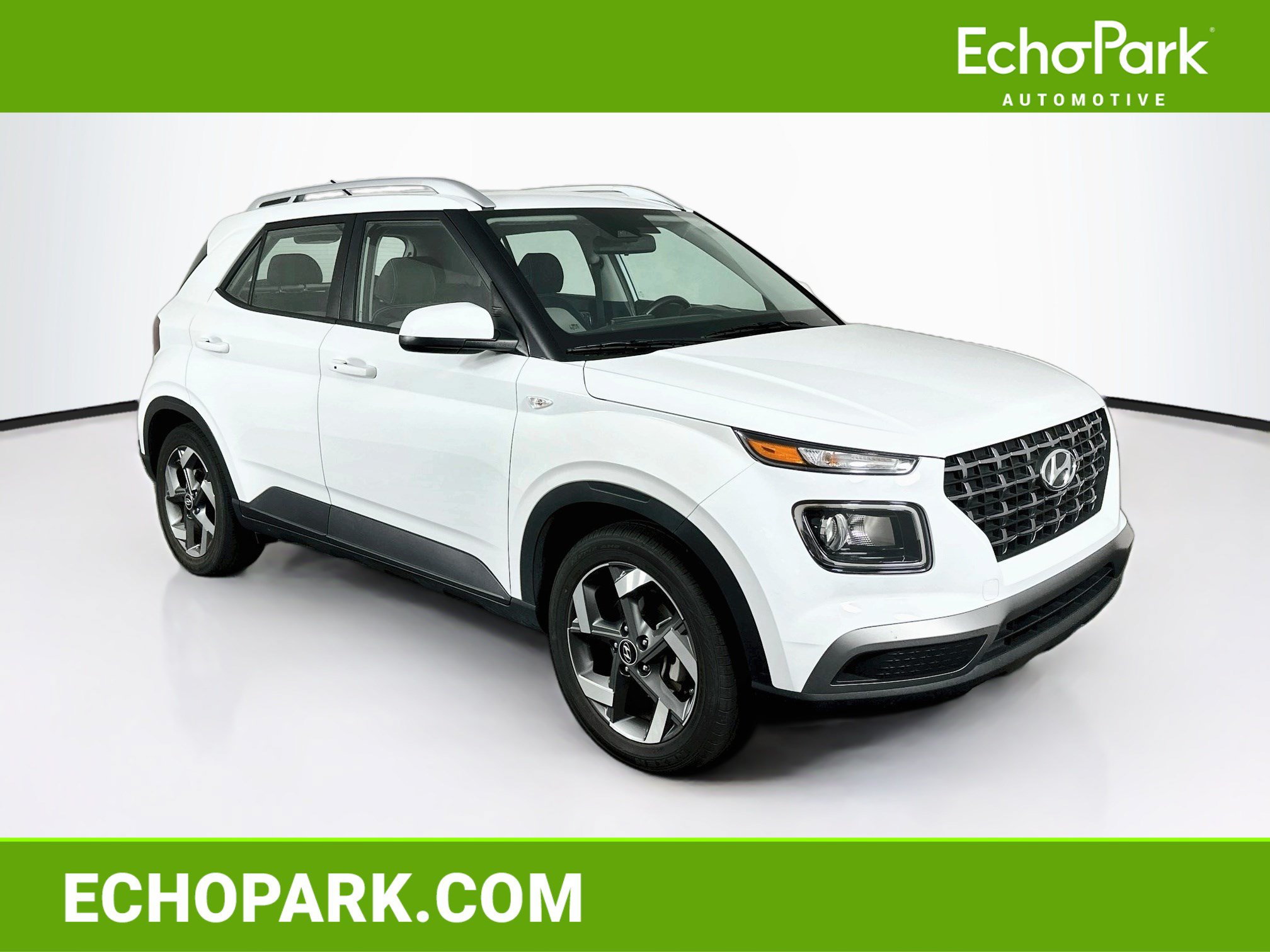Used 2025 Hyundai Venue SEL FWD image 1