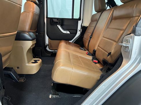 Used 2011 Jeep Wrangler Unlimited Rubicon w/ Dual Top Group image 13