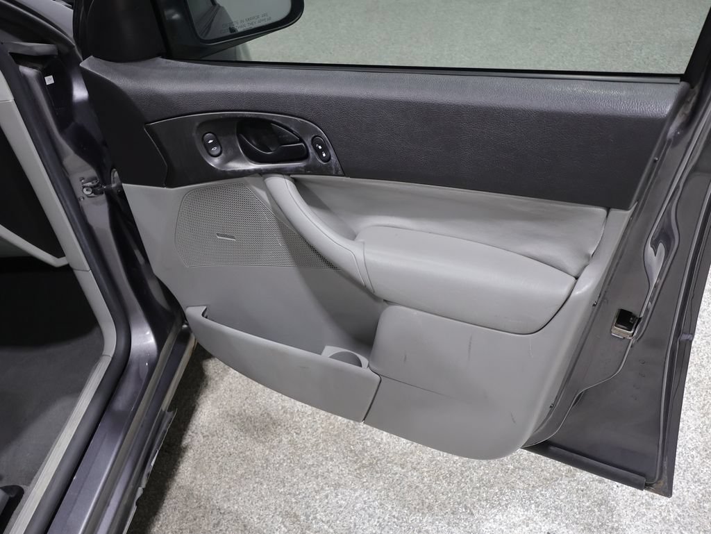 Used 2007 Ford Focus S FWD image 26