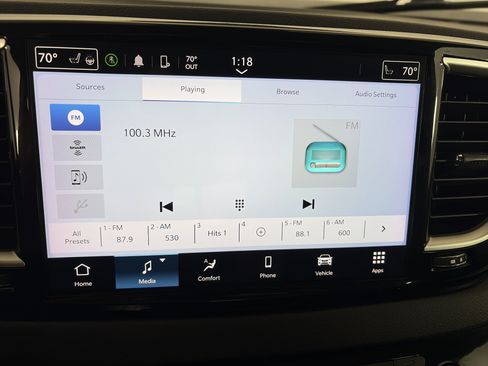 Used 2024 Chrysler Pacifica Touring-L FWD image 18