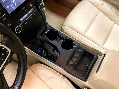 Used 2017 Toyota Camry XLE image 16