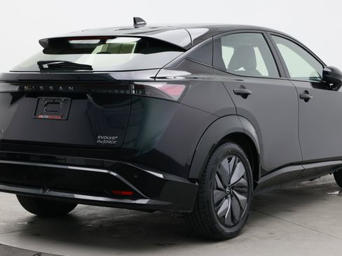 Used 2023 Nissan Ariya AWD image 7