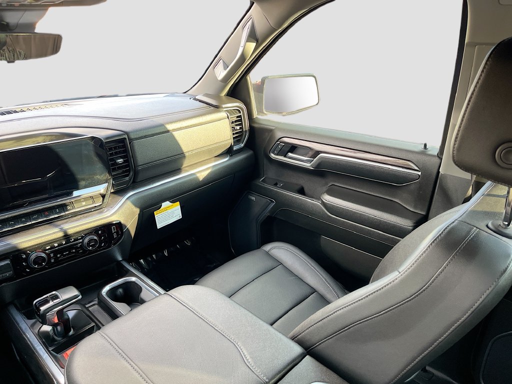 Used 2025 Chevrolet Silverado 1500 LTZ AWD/4WD image 24