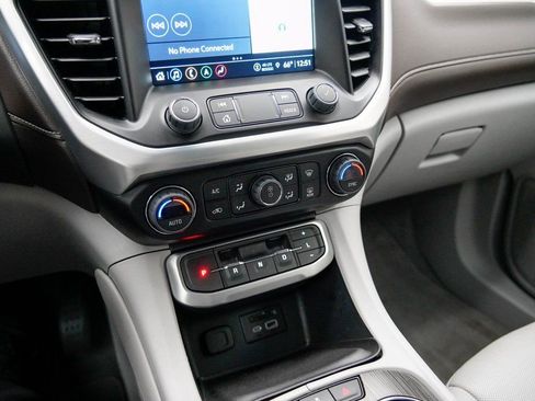 Used 2023 GMC Acadia SLT w/ Preferred Package image 31