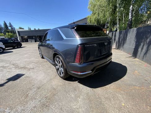 Certified 2025 Cadillac Escalade IQ Luxury 1 w/ Smart Trailering package AWD/4WD image 4
