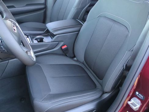 New 2025 Jeep Grand Cherokee Laredo w/ Luxury Tech Group I RWD image 17