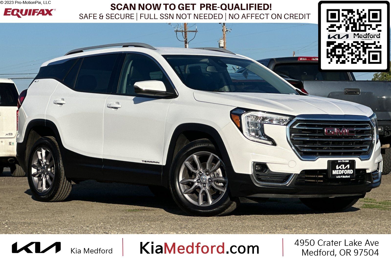 Used 2024 GMC Terrain SLT AWD/4WD image 1
