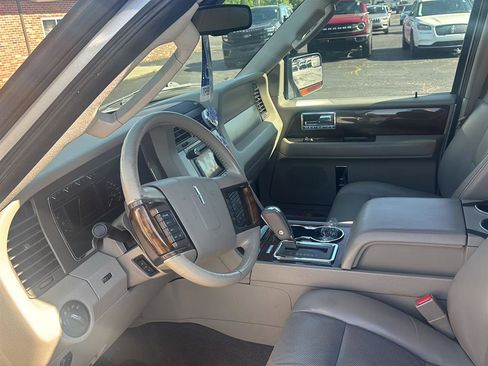 Used 2012 Lincoln Navigator 4WD image 6