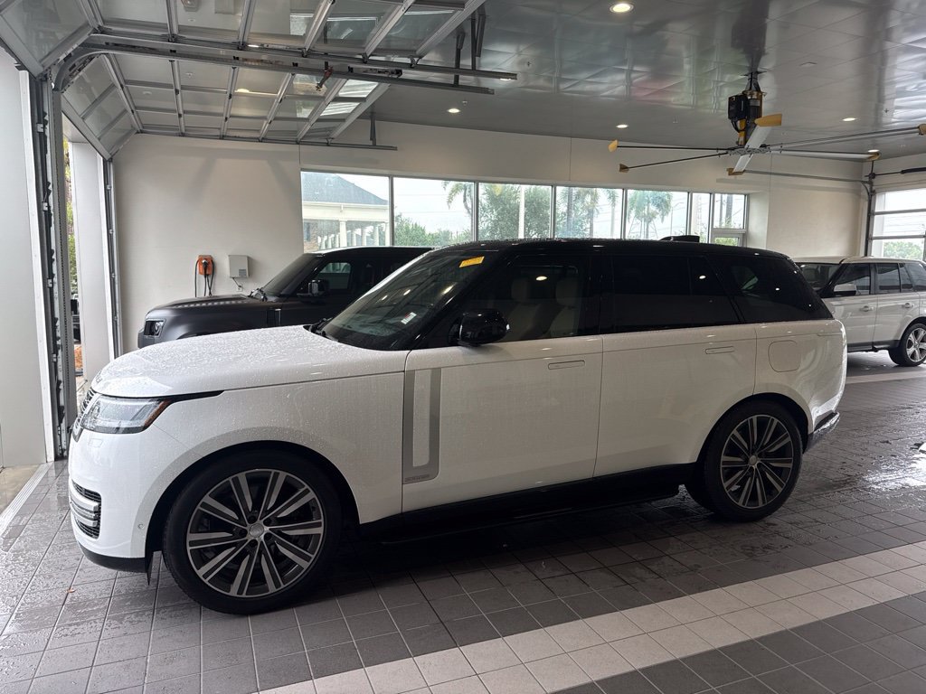 Used 2024 Land Rover Range Rover Autobiography AWD/4WD image 2