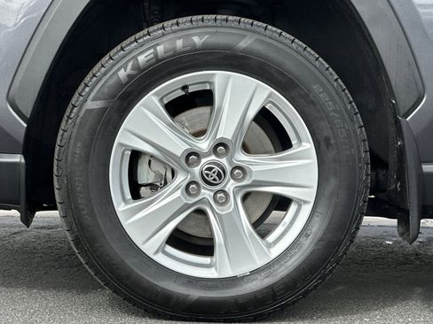 Used 2021 Toyota RAV4 XLE w/ Carpet Mat Package (TMS) image 25