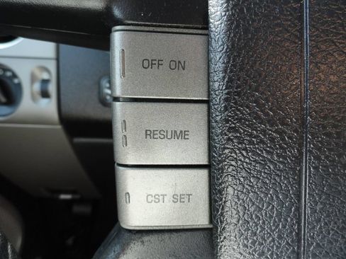Used 2007 Lincoln Mark LT 2WD image 25