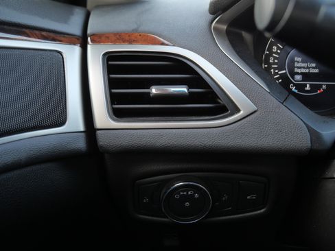 Used 2014 Lincoln MKZ image 24