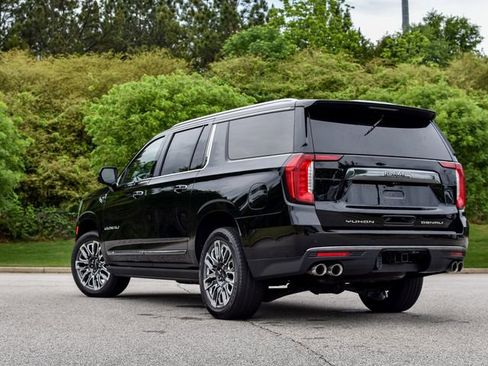 Used 2023 GMC Yukon XL Denali Ultimate AWD/4WD image 5