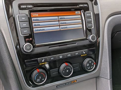 Used 2014 Volkswagen Passat 1.8T SE image 10