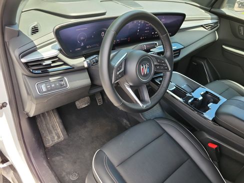 Used 2025 Buick Enclave Preferred FWD image 3