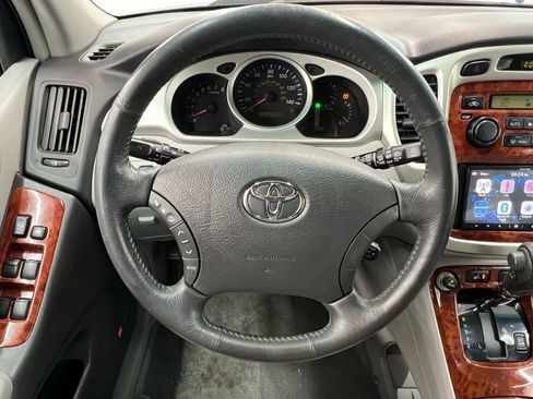 Used 2004 Toyota Highlander Limited image 16