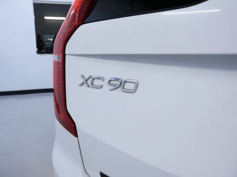 Used 2020 Volvo XC90 T6 Momentum image 10