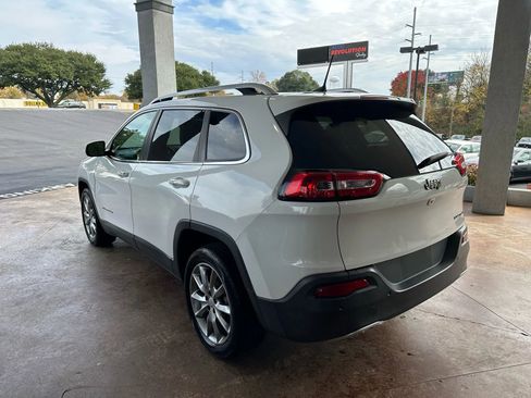Used 2018 Jeep Cherokee Limited image 4