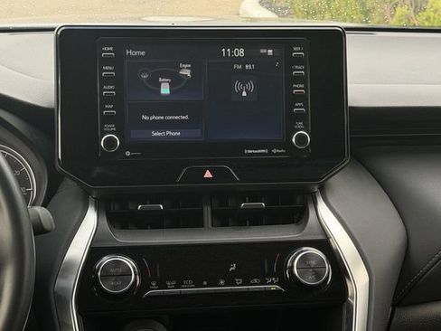 Used 2022 Toyota Venza LE AWD/4WD image 13