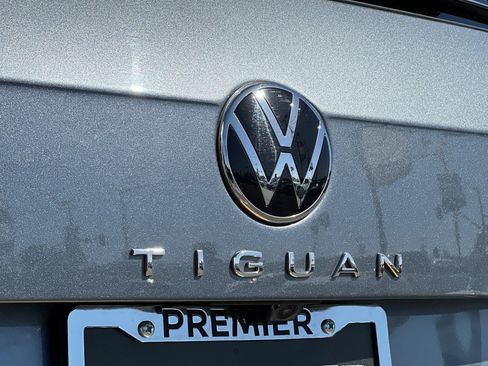 Used 2024 Volkswagen Tiguan SE FWD image 34