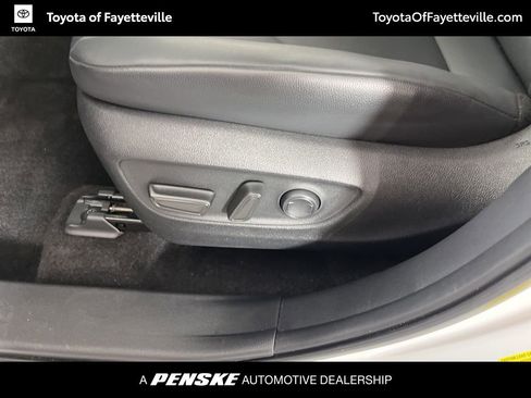 Certified 2025 Toyota Highlander XLE image 25