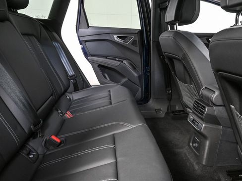 New 2025 Audi Q4 e-tron Prestige image 19