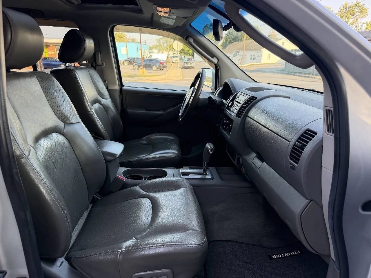 Used 2005 Nissan Frontier LE w/ (X01) Leather Pkg AWD/4WD image 31
