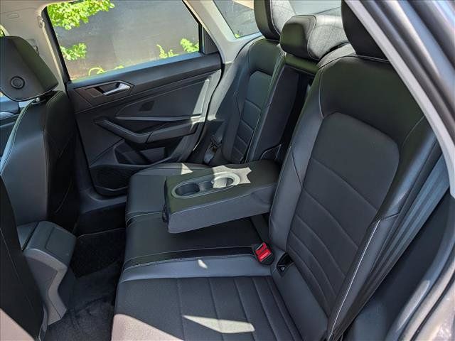 Certified 2023 Volkswagen Jetta SE w/ Panoramic Sunroof Package FWD image 22