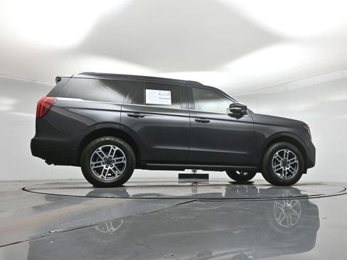 Certified 2025 Ford Expedition Active image 48