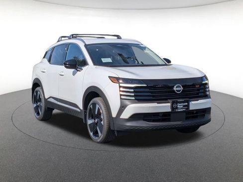 New 2026 Nissan Kicks SR w/ Cold Weather Package image 3