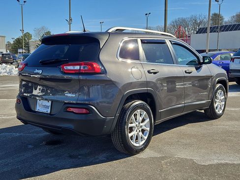 Used 2018 Jeep Cherokee Latitude Plus image 30