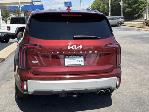 Used 2024 Kia Telluride SX w/ Towing Package FWD image 5