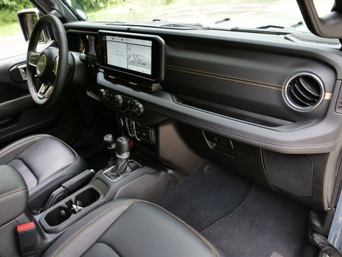 Used 2024 Jeep Wrangler Unlimited Sahara AWD/4WD image 42